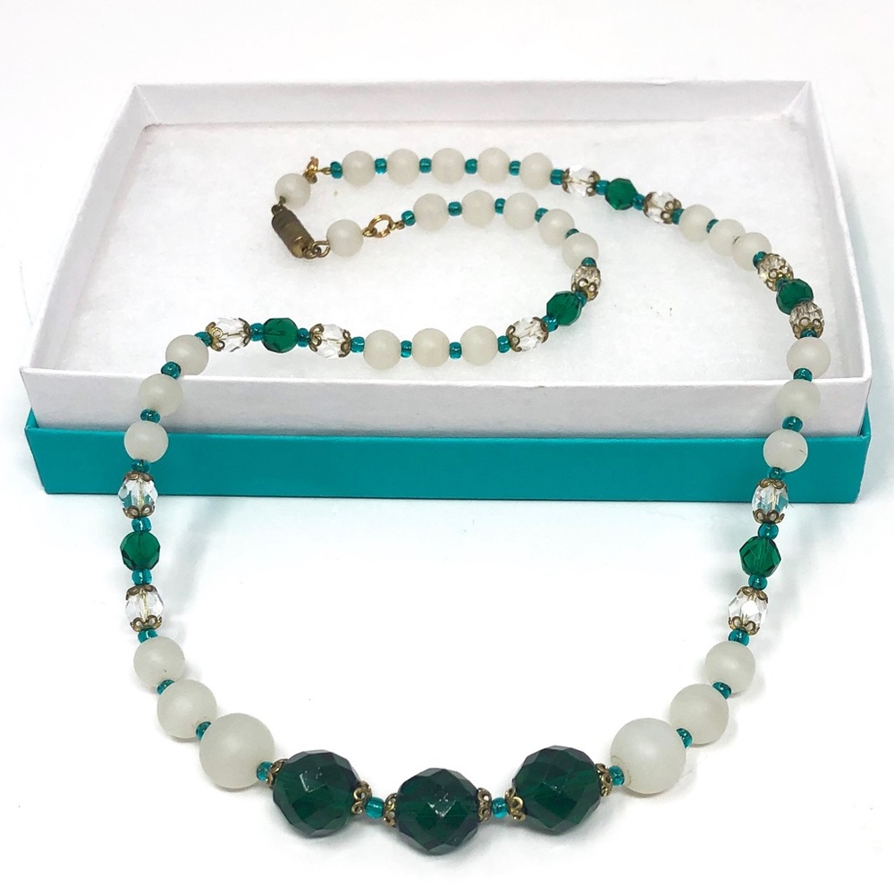 Vintage Glass Bead Necklace Spring Green & White - Picture 1 of 7